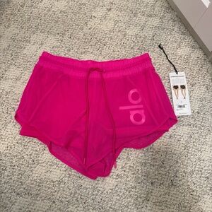 ALO Yoga Ambience Short in Neon Pink